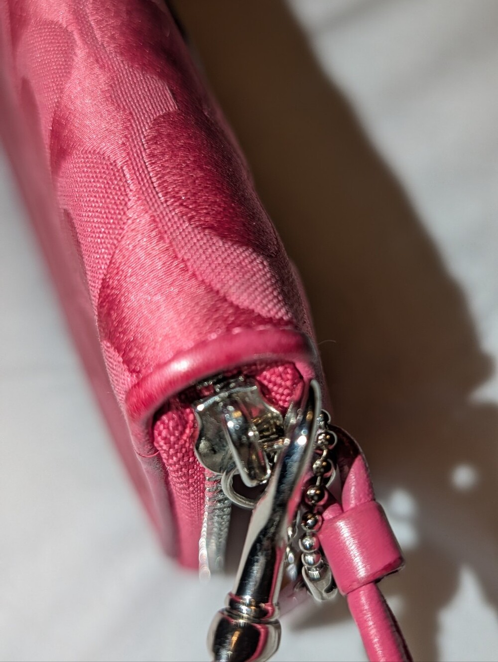 Coach Poppy Signature Jacquard Zippy Wristlet Wallet Pink Silver VGUC - Picture 11 of 13